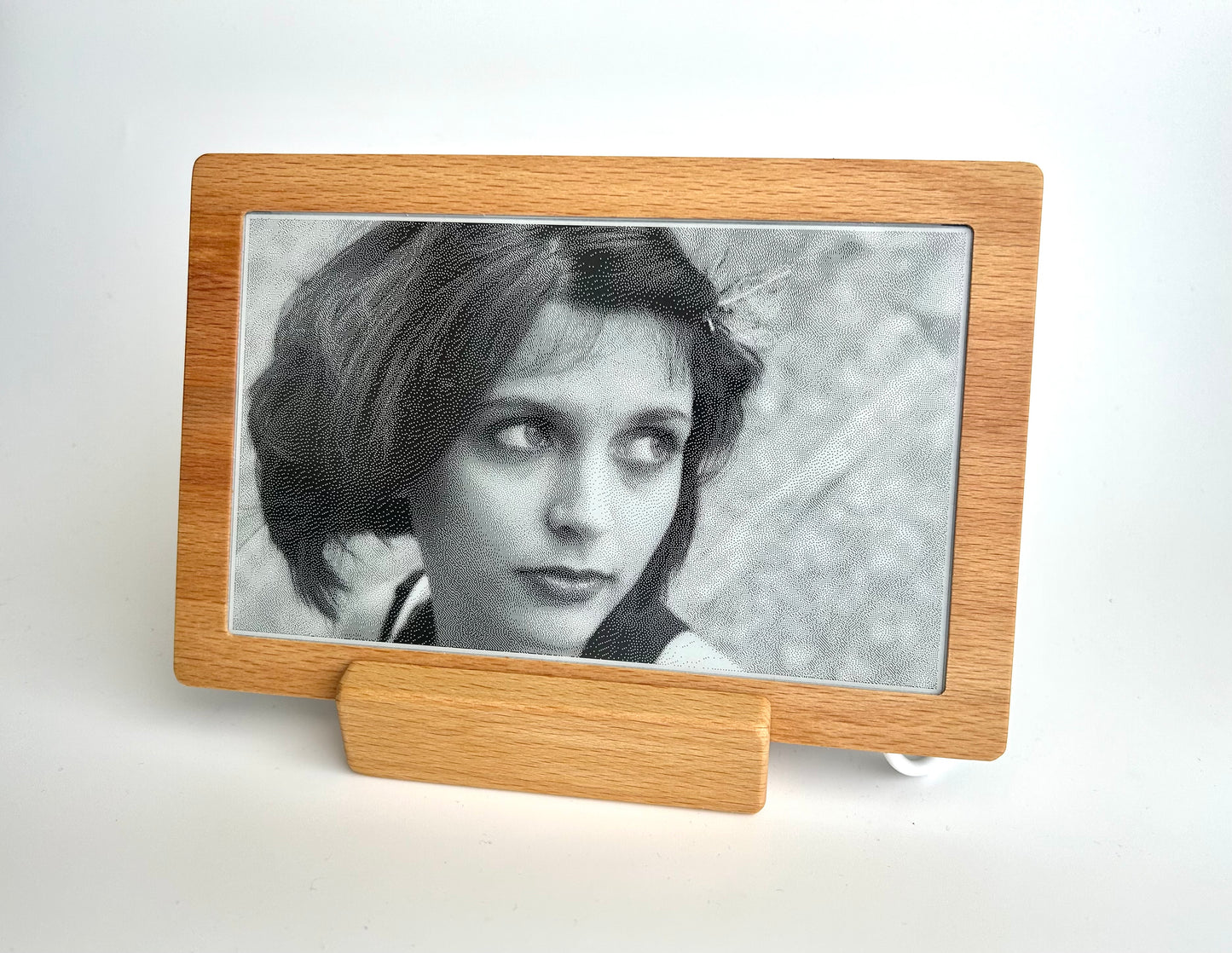 The Invisible Display: E-Paper Calendar and Smart Screen