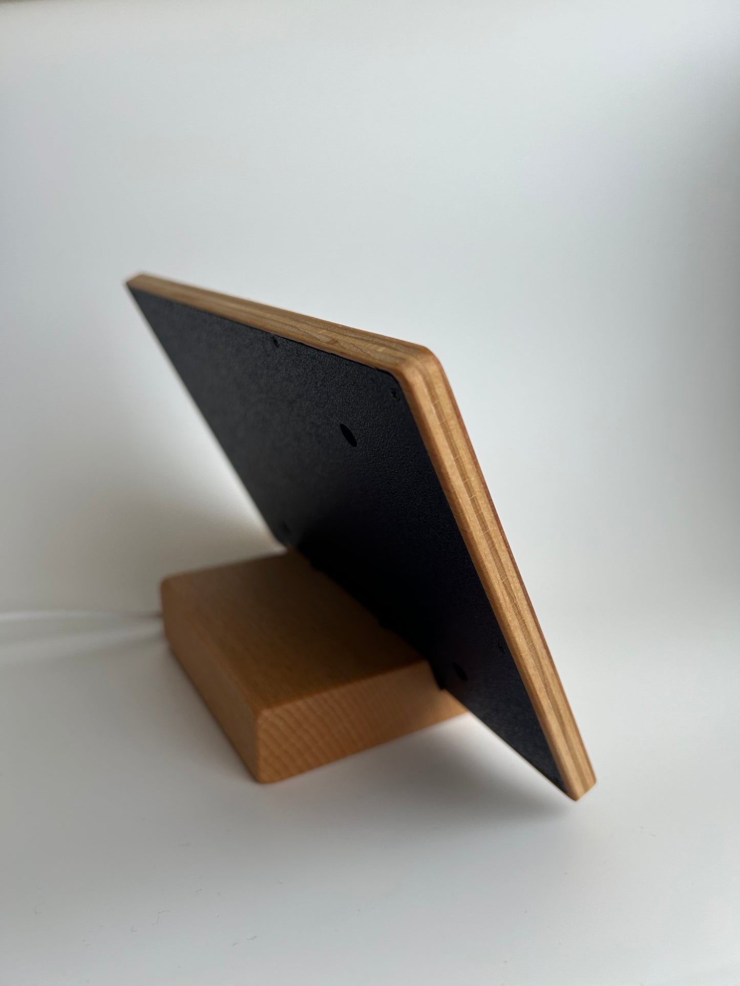 The Invisible Display: E-Paper Calendar and Smart Screen