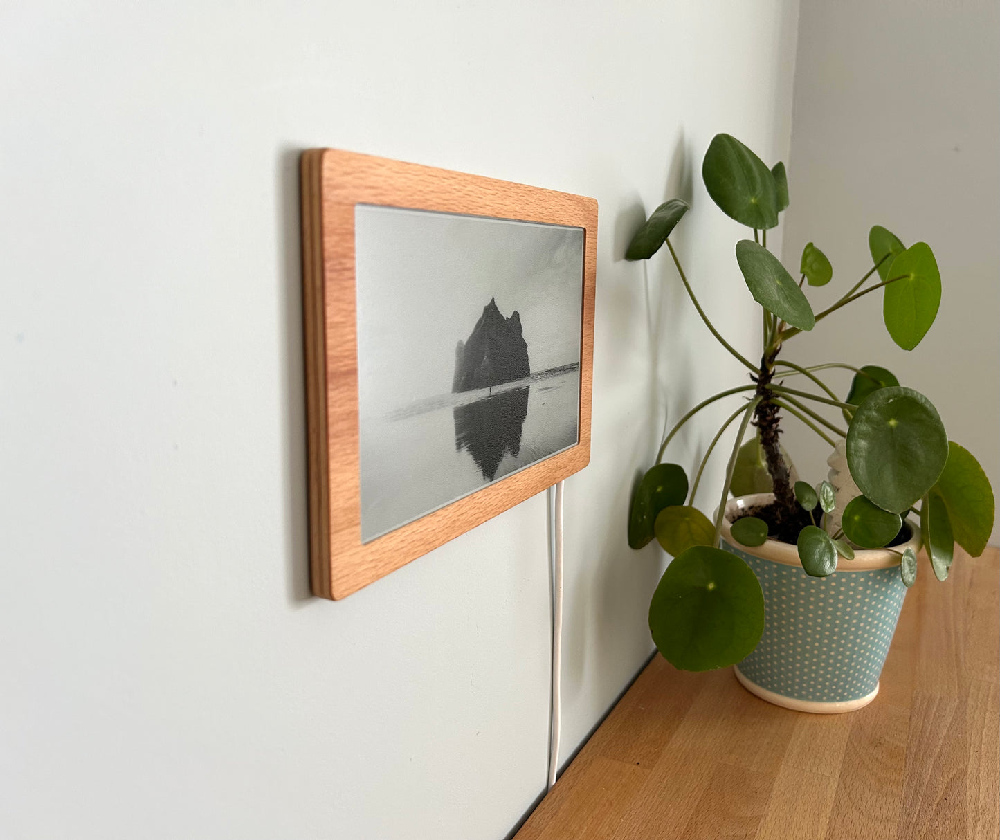 The Invisible Display: E-Paper Calendar and Smart Screen