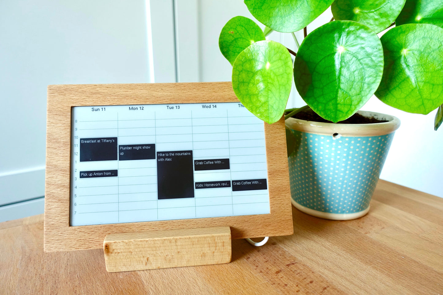 The Invisible Screen -  an e-Paper Smart Display